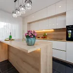 Mia Zadarvillas *