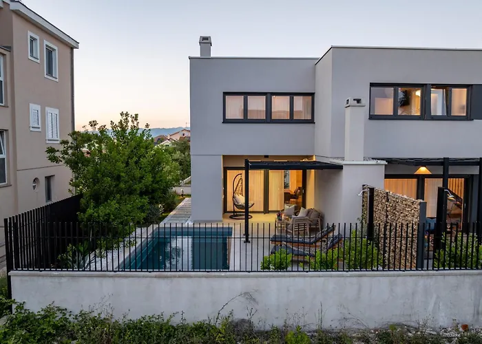 Βίλα Mia Zadarvillas *